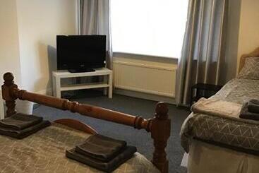 هاستل The New Juniper Berry Pub & Guest Rooms