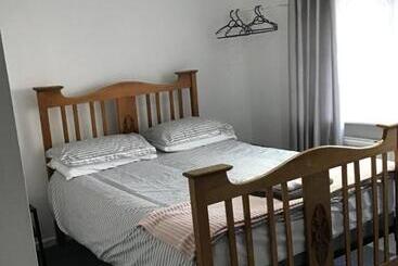هاستل The New Juniper Berry Pub & Guest Rooms