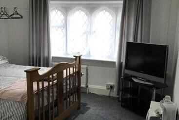 هاستل The New Juniper Berry Pub & Guest Rooms