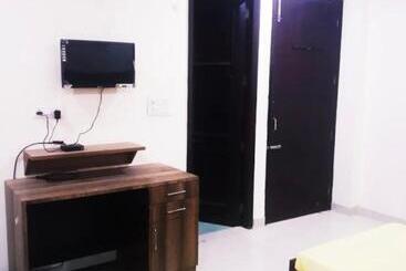 تختخواب و صبحانه Spy Residency Pg