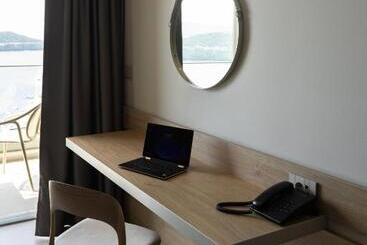 Boutique Hotel Mavie   Adults Only
