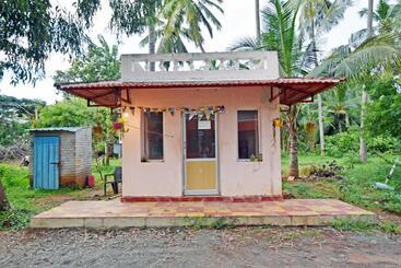 هتل Brindavanam Resort