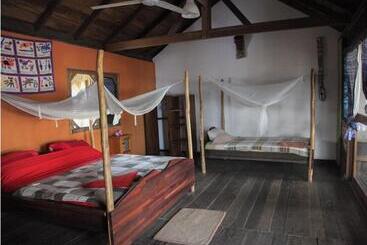 هتل Fantas Folly Beach Lodge