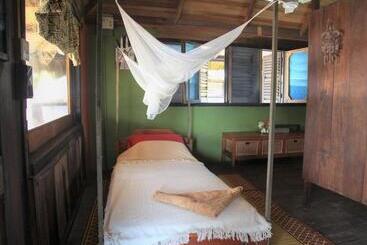 هتل Fantas Folly Beach Lodge