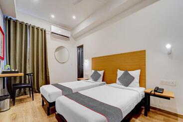 هتل Townhouse 1123 Four Season