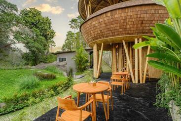 Отель Jungleight Bali