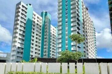 هتل Cozy Loft At Mesavirre Garden Residences