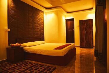 هتل New Oyo Borella