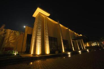هتل Parklane Resort Dhanbad
