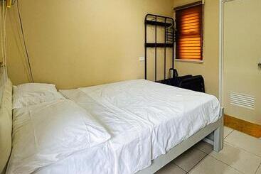 ホテル Reddoorz @ Cms Apartelle Olongapo City