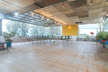 هتل Reddoorz @ Cristina S Hideaway Resort Tanay
