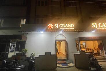 בית מלון כפרי Sj Grand