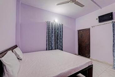 هتل Gracious Guest House