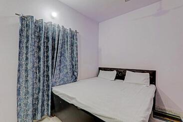 هتل Gracious Guest House