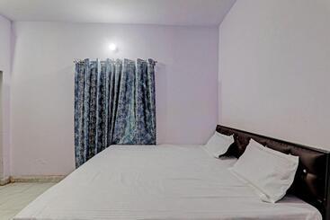 هتل Gracious Guest House