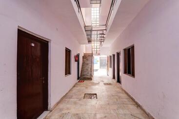 هتل Gracious Guest House