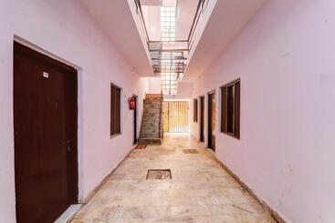 هتل Gracious Guest House