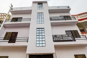 هتل Gracious Guest House