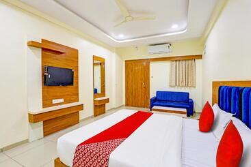 Oyo Hotel H K Villa