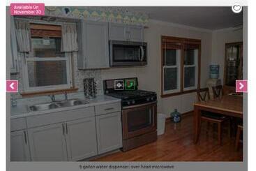 پانسیون 3 Bedroom, 2 Bathroom, Full Finished Basement Bungalow, Near Oaklawn