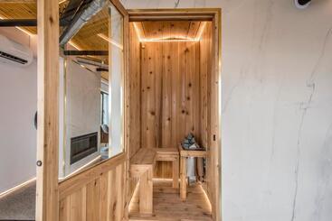 تختخواب و صبحانه Luxury Bnb Halifax Rooftop