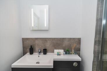 تختخواب و صبحانه Vichy The Thornhill Delux Apartments
