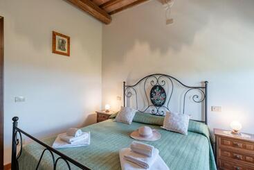 هتل Agriturismo Fadanelli Le Rondini