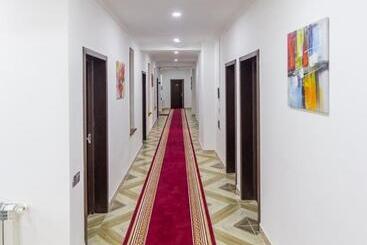 هتل Arivainn Center