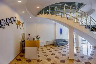 هتل Arivainn Center