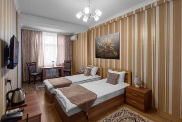 هتل Arivainn Center