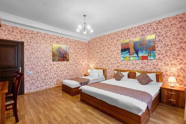 هتل Arivainn Center