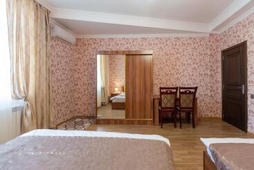 هتل Arivainn Center