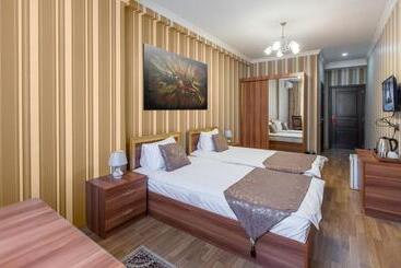 هتل Arivainn Center