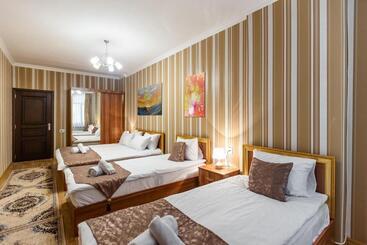 هتل Arivainn Center