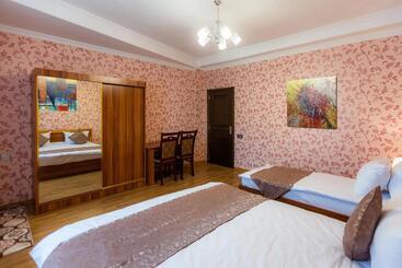 هتل Arivainn Center