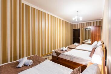 هتل Arivainn Center
