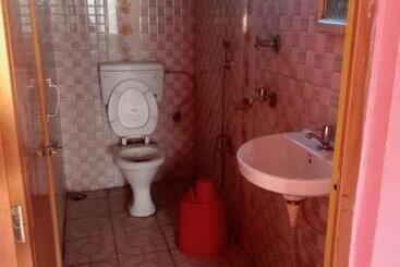 هتل H.b Lodge