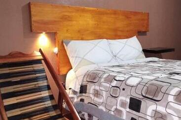 هتل Hostal Restaurante El Fogon Campero