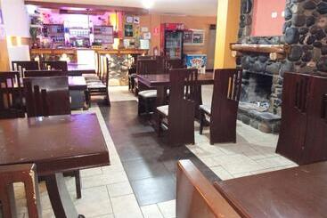 هتل Hostal Restaurante El Fogon Campero