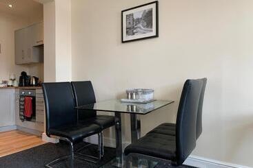 هتل Market Place Serviced Apartments, Leek