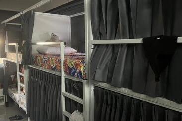 هتل W District Hostel