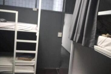هتل W District Hostel