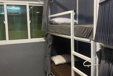 هتل W District Hostel