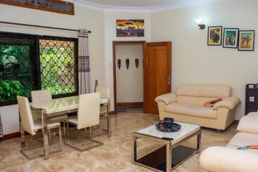 پانسیون Berengei Silverback Guesthouse And Homestay