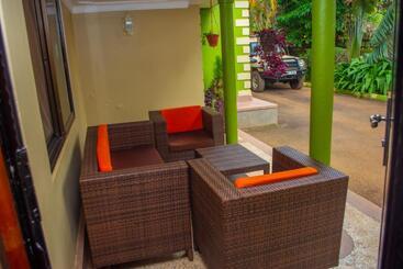 پانسیون Berengei Silverback Guesthouse And Homestay