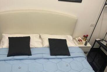 پانسیون Lux House Naples Airport