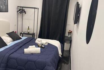پانسیون Lux House Naples Airport