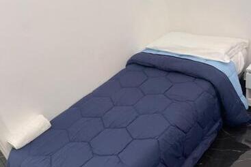 پانسیون Lux House Naples Airport