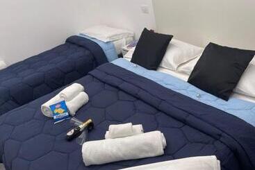 پانسیون Lux House Naples Airport