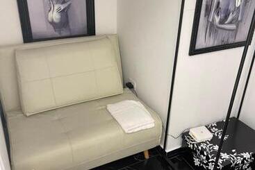 پانسیون Lux House Naples Airport
